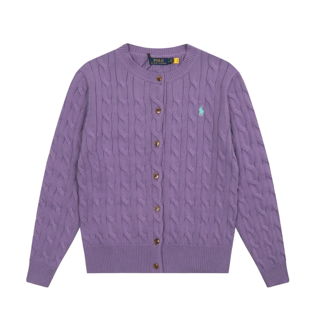 🅿️230 "Top quality" Style number: DS006# [Ralph Lauren round neck solid color pony embroidered logo twist knitted cardigan] ✅Ralph Lauren classic basic versatile knitted cardigan jacket for all seasons ✅Main supplier platform live broadcast Wholesale entity Replacement if out of stock No removal from shelves ✅ZP quality 1:1 version Scan code to enter the GF website Counter quality ✅Detailed quality The only one in Guangzhou Imported quality cotton yarn Focusing on high-end, cost-effective, and good quality. Needless to say, the version is restored to the original version. The maximum size can be worn up to 160 pounds. Loose, comfortable and stress-free. ✅The upper body is simple and easy to match. A must-have for goddess ootd. Good-looking clothes are never picky. A must-have in the goddess’ wardrobe. Size: S-XL. Color: Black, navy, off-white, gray, light blue, light pink, colorful blue, khaki, bright yellow, purple, Chinese red, turquoise green.